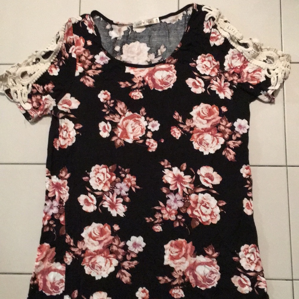 Lacey short sleeve top